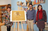 El Concejal Antonio José Espín con las dos bibliotecarias