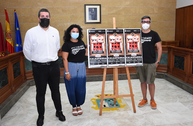 Presentación en el Ayuntamiento de Calasparra del cabaret ‘SPANISH BIZARRO’
