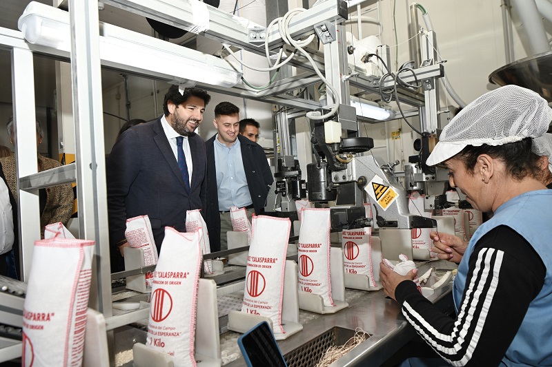 El Gobierno regional pondrá en marcha en 2025 una línea de ayudas para los agricultores del Arroz DOP de CalasparraCARM