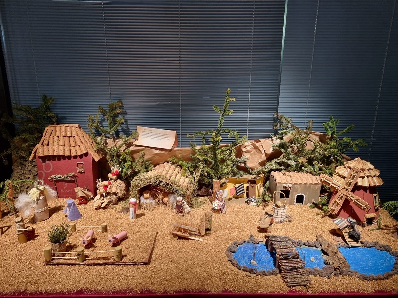El Museo del Vino de Bullas presenta el Belén navideño ‘Con aroma a yáyin’, una obra única y sostenible hecha por APCOM