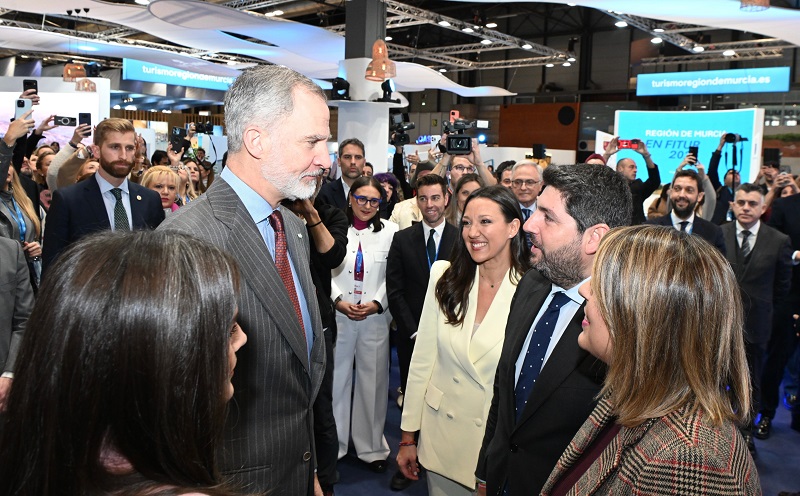 López Miras anuncia en Fitur una división turística que ya trabaja para atraer inversiones hoteleras