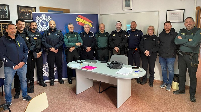 La Guardia Civil se reúne con las policías locales de la Región para tratar temas relacionados con su armamento