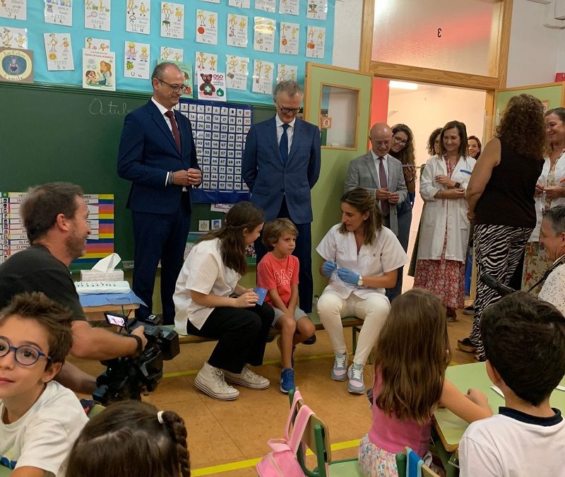 Cerca de 120.000 escolares inician el lunes la vacunación frente a la gripe en sus propios colegios para facilitar su inmunización