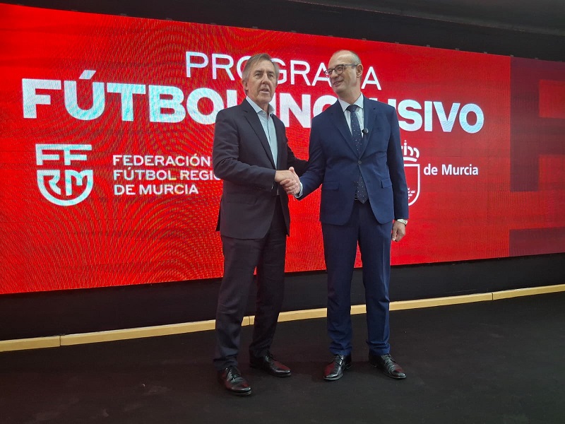 El Gobierno regional pone en marcha el primer programa de fútbol inclusivo en centros docentes
