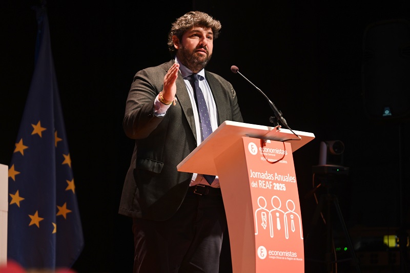 López Miras destaca “la fortaleza y la estabilidad” de la economía regional ante 400 economistas y asesores fiscales de toda España