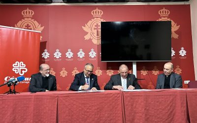 La Cofradía de la Vera Cruz y Cáritas Diócesis de Cartagena firman un convenio para impulsar acciones sociales