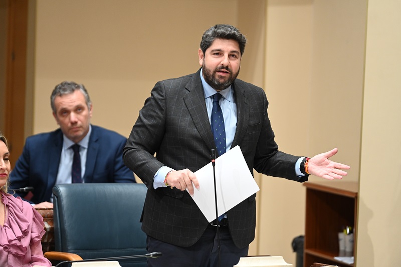 López Miras anuncia una ronda de contactos con los grupos sobre el proyecto de ley de Vivienda Asequible “para que enmienden su error de tumbarlo”