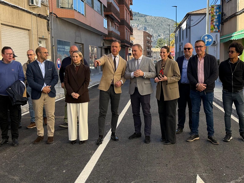 El Plan de Obras de la Comunidad renueva de forma integral la primera fase de una de las calles más importantes de Cehegín