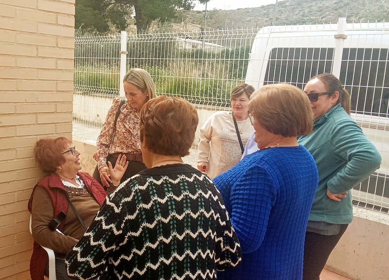 La alcaldesa de Cehegín visita en Canara el programa ,“Cercanos”, pensado para cuidar, acompañar y mejorar la calidad de vida de los mayores de las pedanías de la localidad.