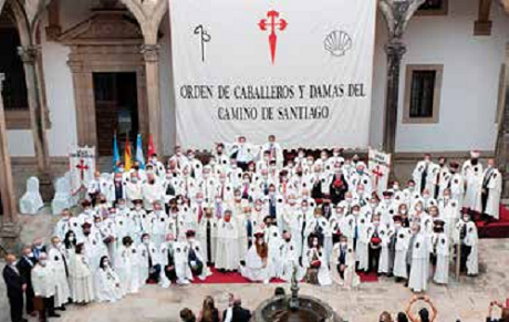 La Orden del Camino de Santiago galardona a la Real e Ilustre Cofradía de la Stma. y Vera  Cruz de Caravaca al Coronel director de la AGA, Pascual Soria  Martínez y a Alfonso López Rueda, presidente del Grupo Postres Reina.
