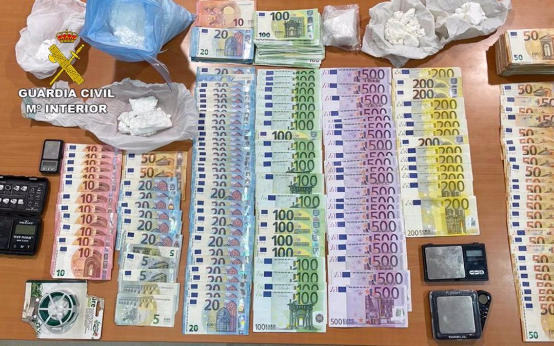 La Guardia Civil desmantela dos puntos de venta de cocaína en dos viviendas de Caravaca de la Cruz