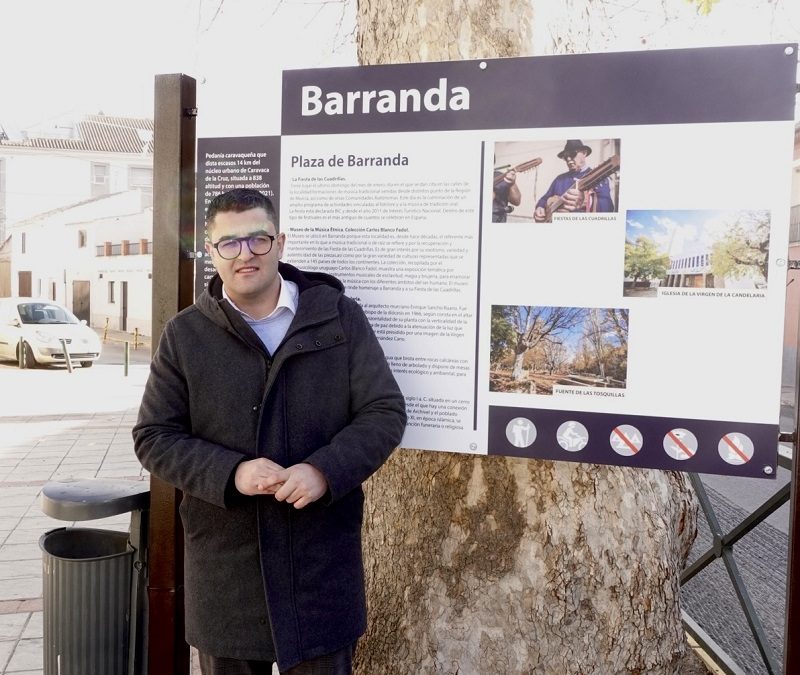 El Ayuntamiento de Caravaca renueva los paneles de información turística localizados en el casco histórico y en puntos de interés de las pedanías
