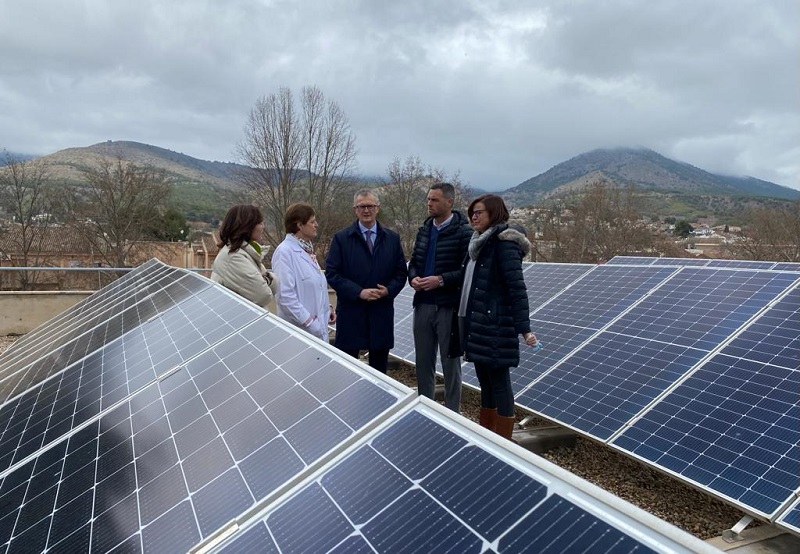 La instalación de techos solares en el hospital del Noroeste ahorra 130.000 euros en 8 meses