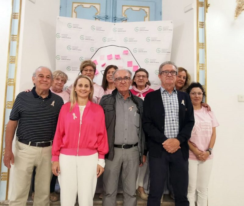 Conmemoración del Día Mundial del Cáncer de Mama: el  Ayuntamiento de Cehegín se tiñe de rosa y mensajes de esperanza.