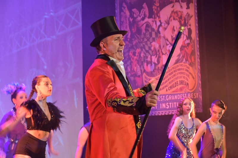 El musical “El Gran Showman” agota localidades tres días consecutivos en su estreno en el Auditorio Municipal de Calasparra