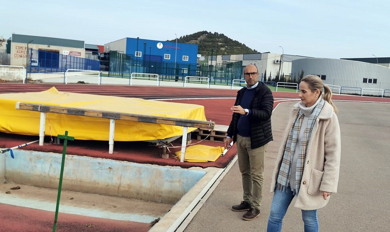 La Alcaldesa de Cehegín anuncia una inversión para modernizar las instalaciones deportivas del Complejo Polideportivo Javier Minaño.