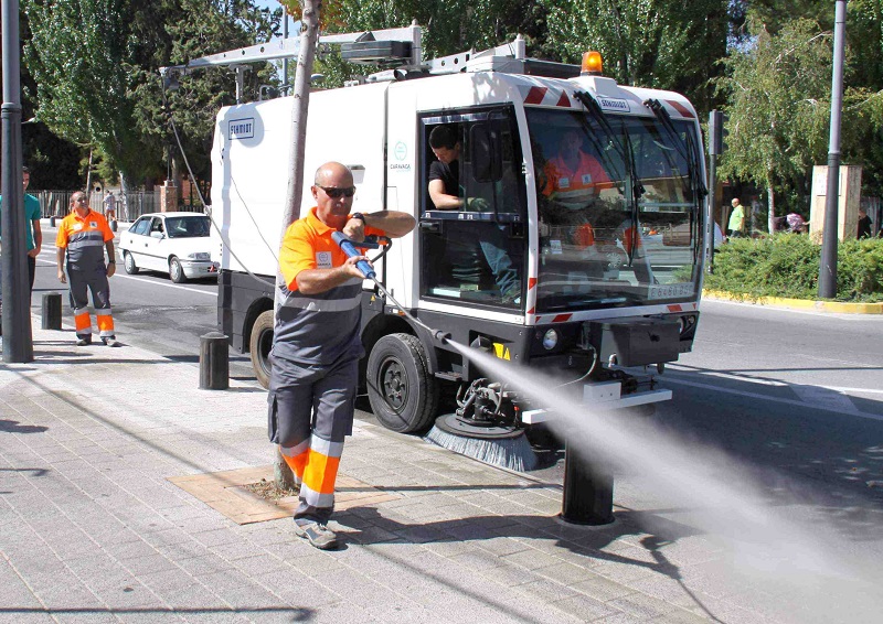 El Ayuntamiento de Caravaca refuerza los medios humanos y materiales del plan de limpieza viaria de las fiestas patronales