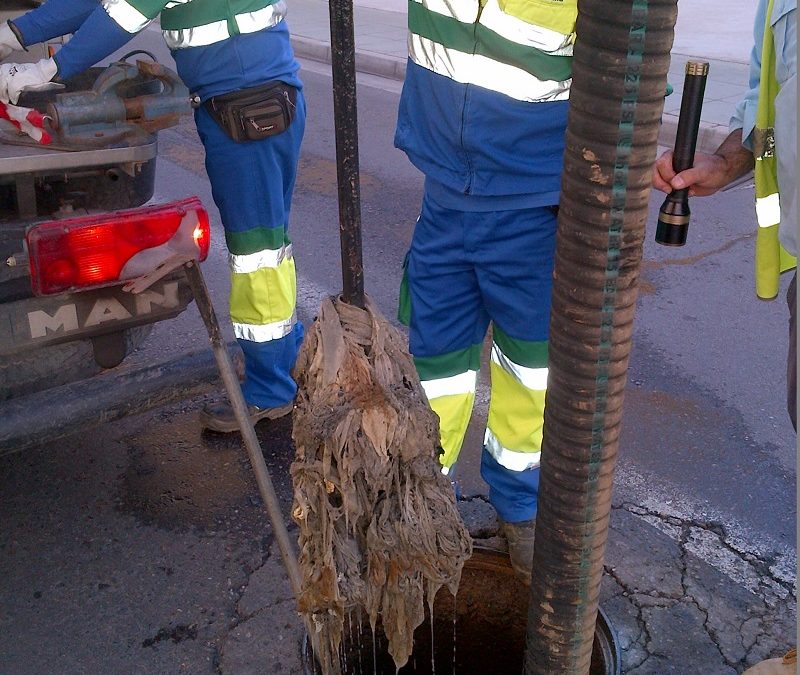 No te enredes” Aqualia reclama un uso responsable del saneamiento