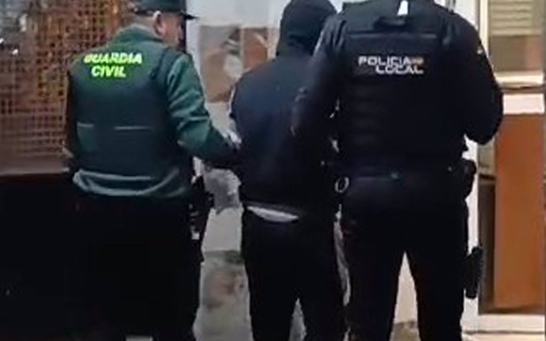 Detienen a dos hombres mientras robaban en casas de campo de Cehegín