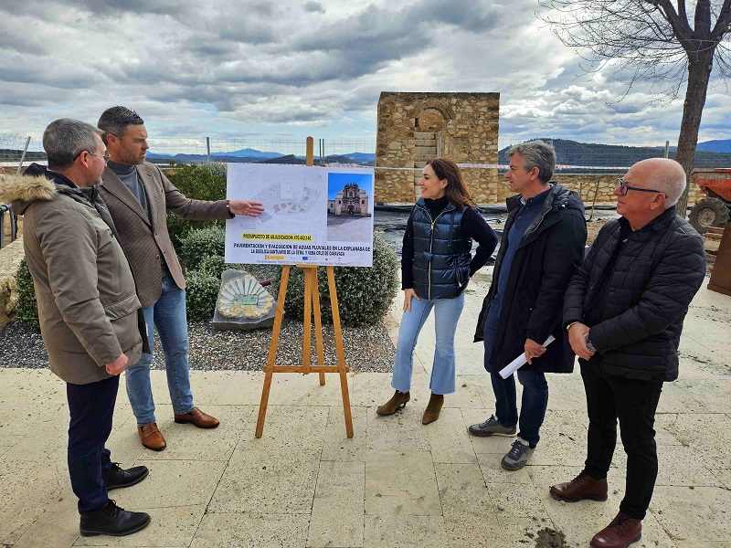 Las obras de pavimentación de la explanada del Castillo de Caravaca mejorarán la estética y accesibilidad del conjunto monumental