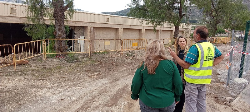 Se inician las obras de reparación en el Pabellón Rosendo Berengüí tras los daños provocados por las lluvias