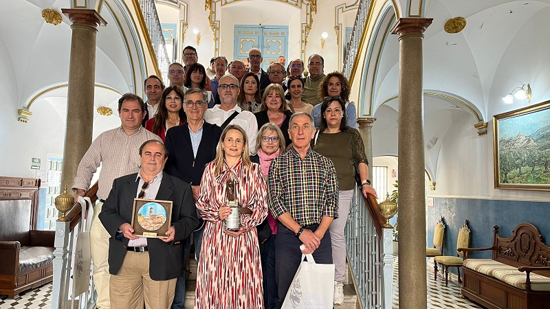 La alcaldesa de Cehegín, Alicia del Amor, recibe a la Dirección General de Carreteras en el Salón de Plenos