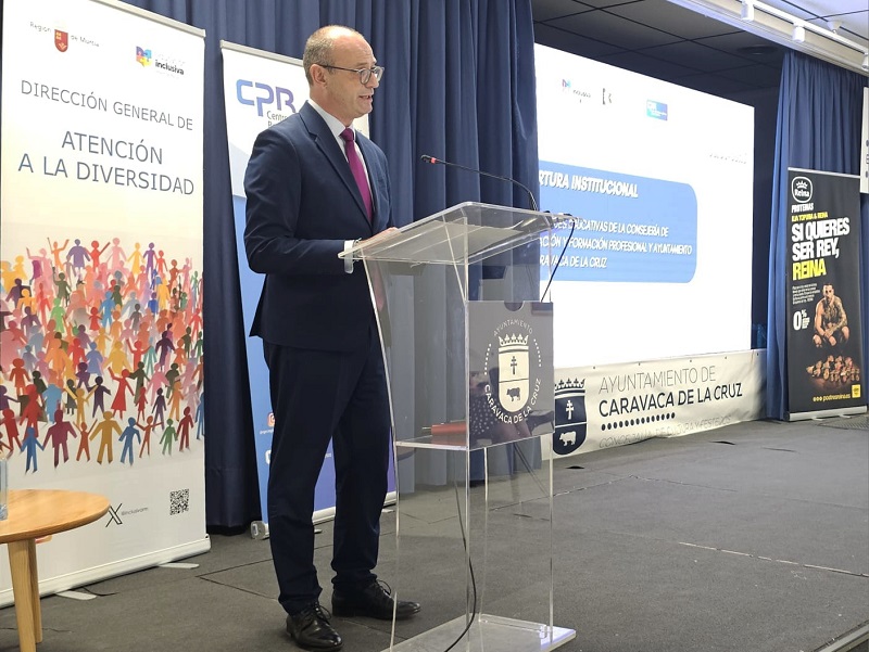 Cerca de un centenar de docentes ha participado en Caravaca en una jornada para visibilizar la inclusión a través de la escuela rural