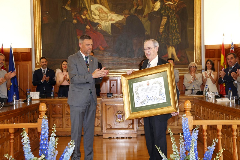 El Ayuntamiento de Caravaca de la Cruz nombra Hijo Predilecto al doctor Juan Manuel Laborda Oñate