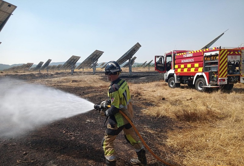 Extinguido un incendio en un parque de placas solares en Caravaca de la Cruz