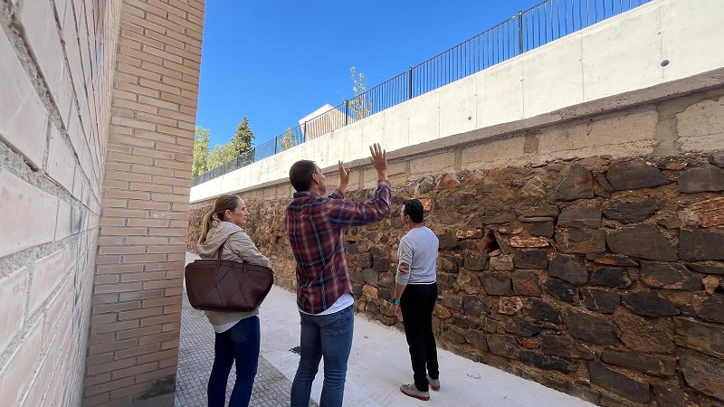 La alcaldesa visita la finalización de las obras de emergencia en el Pabellón Rosendo Berengüí tras los daños causados por las lluvias de marzo