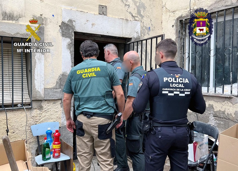 Guardia Civil detiene a dos hombres y una mujer de un clan familiar con más de 400 dosis de cocaína en Caravaca