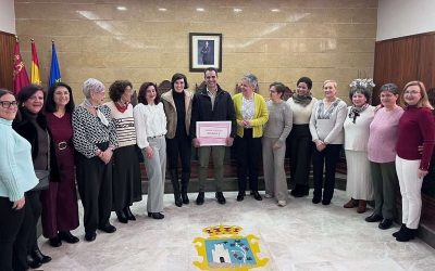 El colectivo ‘Calasparra Se Mueve’ dona 23.000 euros al Equipo de Investigación Oncológica de la Arrixaca