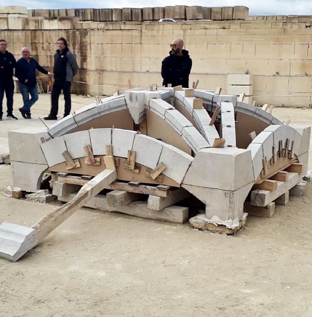 Caravaca de la Cruz reúne a expertos de construcción en piedra para levantar una bóveda inspirada en Santa Teresa